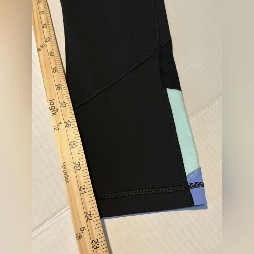 Lululemon Crop Leggings Size 10 - Black with Patterned Waist & Mesh Details - Picture 10 of 10
